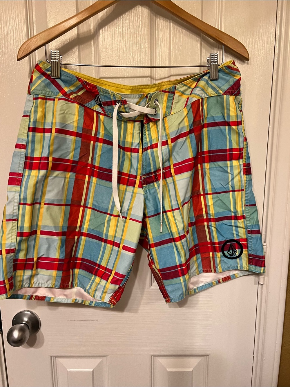 Volcom Men’s Plaid Swim Trunks in Yellow, Red & Blue, Size 32